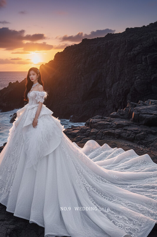 第九大道婚紗 AMAN ROYAL 台北手工婚紗｜奢華夢幻海景白紗，桃心領華麗亮鑽大澎裙婚紗照推薦