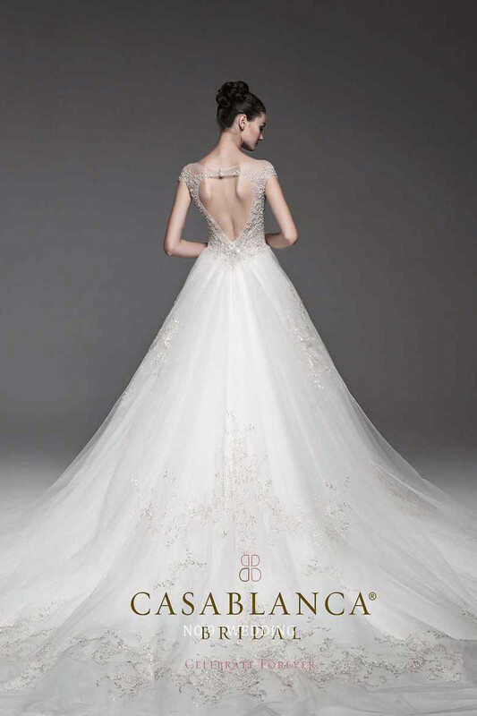 第九大道婚紗 CASABLANCA 台北，美國品牌白紗，新娘展現深V露背亮鑽刺繡拖尾婚紗，結合華麗澎裙與高級訂製質感，1120
