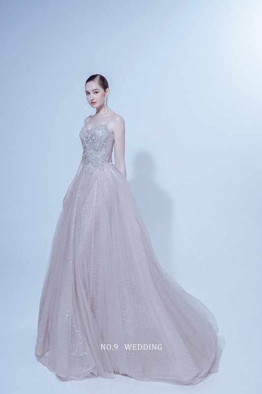 第九大道婚紗 台北 COUTURE BRIDAL 粉色細肩帶A-Line晚禮服，桃心領搭配立體刺繡與細緻亮片，展現浪漫唯美公主氣質