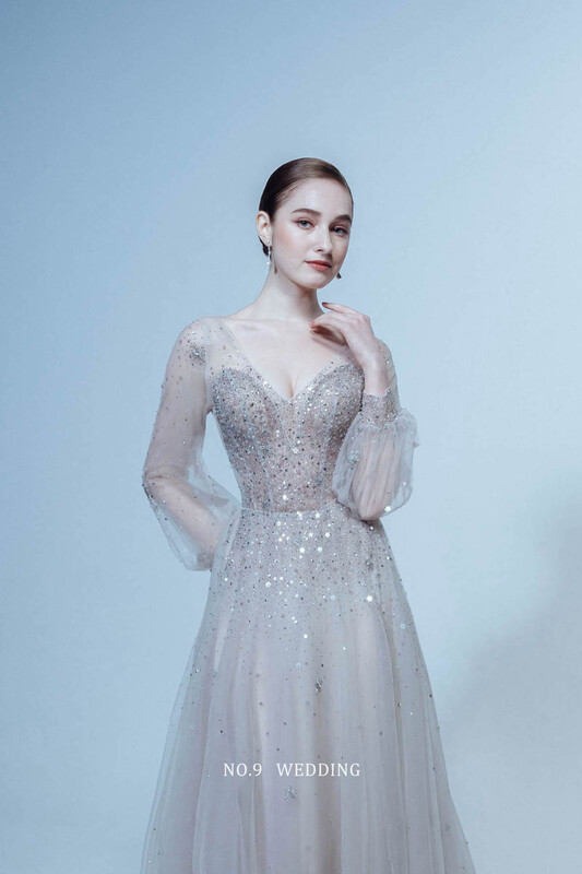 第九大道婚紗 台北 手工婚紗 COUTURE BRIDAL_細亮淡銀灰色長袖 A-Line 晚禮服，透膚燈籠袖搭配閃耀星點亮片，柔順短拖尾呈現清新唯美風格-1