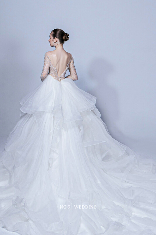 第九大道婚紗 台北 COUTURE BRIDAL 白色長袖透膚蕾絲層次澎裙白紗，新娘展現優雅氣質與夢幻婚紗設計
