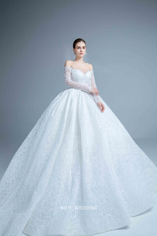第九大道婚紗 HELENA SEOUL 台北精品禮服｜時裝雜誌風美式極簡白紗，乾淨平光純淨棚拍形象照單租推薦