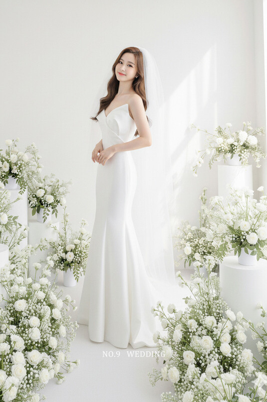 第九大道婚紗 HELENA SEOUL 台北新娘禮服｜韓系極簡風高訂魚尾白紗，優雅立體翻領一字肩熱門短拖尾婚紗