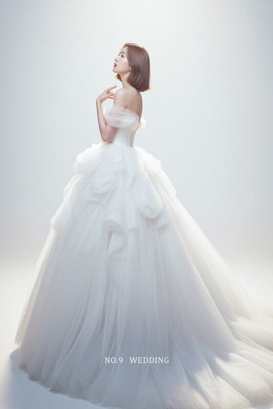 第九大道婚紗 HELENA SEOUL 台北手工婚紗，高訂系列華麗澎裙剪裁白紗，法式歐美風精緻蕾絲單品搭配長拖尾禮服