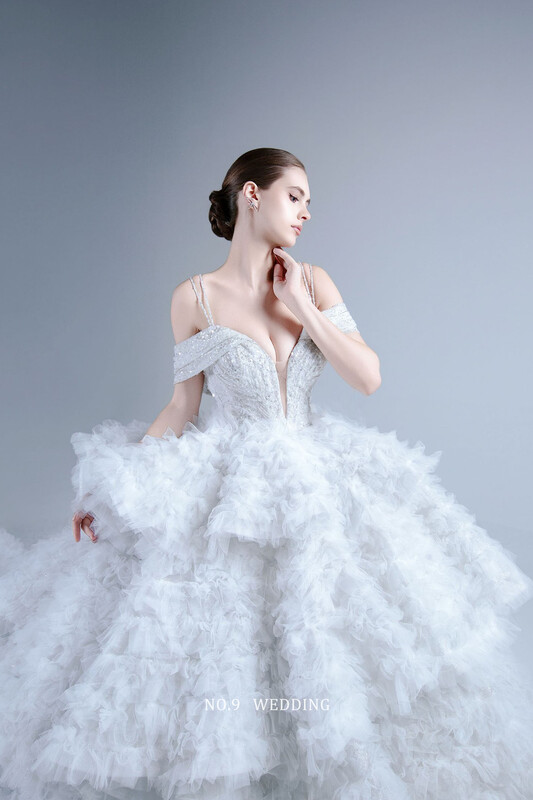 第九大道婚紗 HELENA SEOUL 台北手工婚紗｜歐美時裝風空氣感多層次蓬裙，純淨棚拍形象照新娘婚紗單租推薦