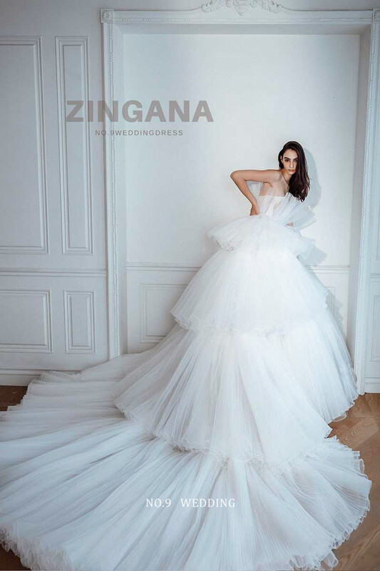 第九大道婚紗 ZINGANA 台北新娘禮服｜歐美經典抓褶多層次蛋糕裙白紗，婚紗基地柔和光影全身全貌命定主紗推薦
